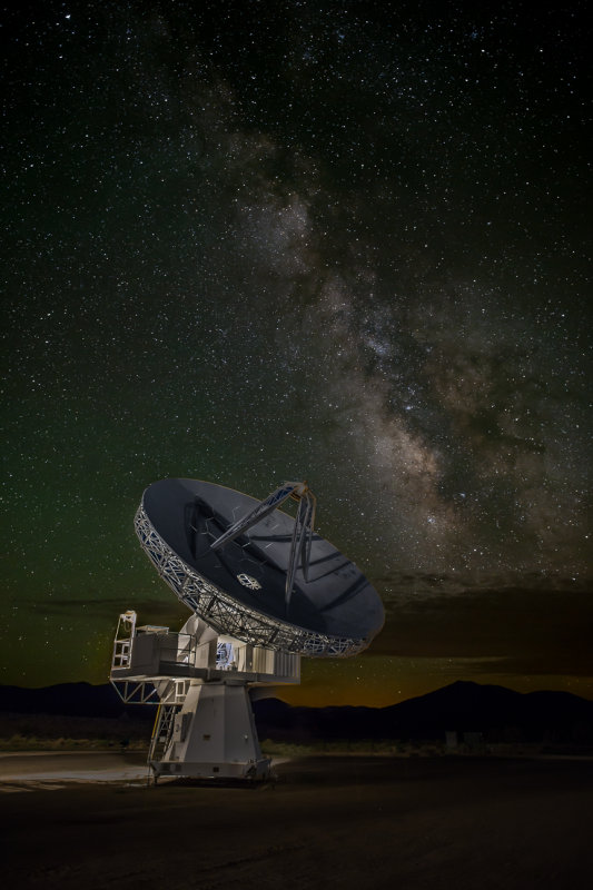 Milkyway over CARMA Radio Telescope