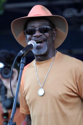 Frank Bey - Blues Singer Extrodiarre (163)