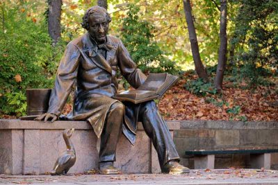Storytelling at the Hans Christian Andersen Statue