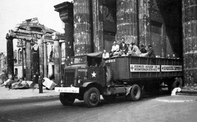  Brandenburger Tor 1945.