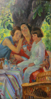 Family under a walnut tree - 1933