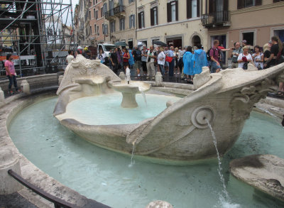 Barcaccia Fountain , Piazza di Spagna
