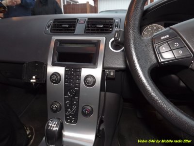 Volvo S40 Aux interface and Iphone 5 cradle.jpg