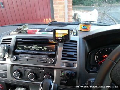 NEW VW WITH PARROT MKI9200 1.jpg