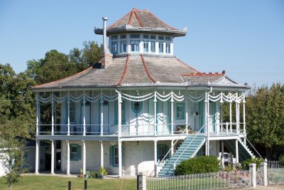 the other captain's house in the lower 9th