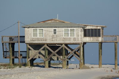 The other prominent house at the western narrows