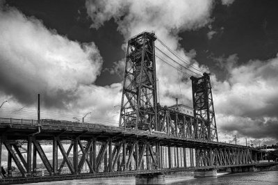 Portland-Steel-Bridge-mono-1.jpg