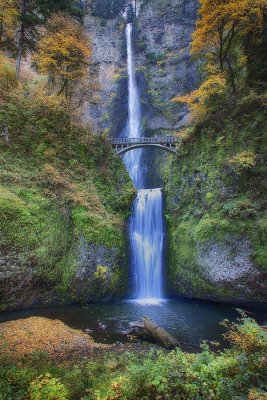 Multnomah-Falls-autumn-glow.jpg