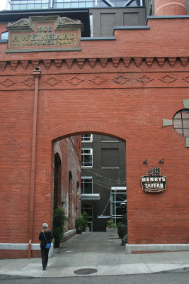 Henry's Tavern, Portland