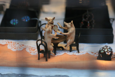 pigs playing cards, shop window, Heidelberg