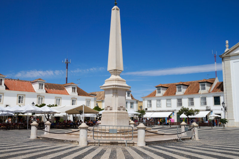 Obelisco da Praça Marquês de Pombal em Vila Real de Santo António