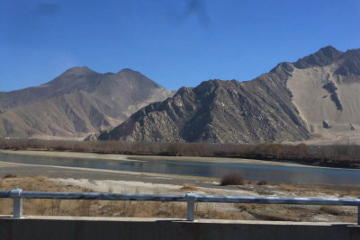 Between the Airport and Lhasa 6