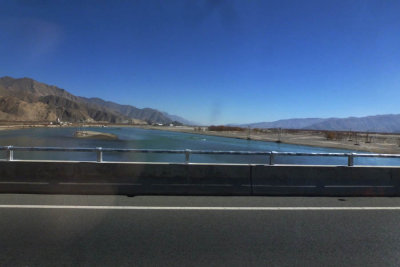 Between the Airport and Lhasa 7