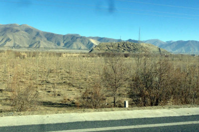 200-km drive from Shigatze to Lhasa 1