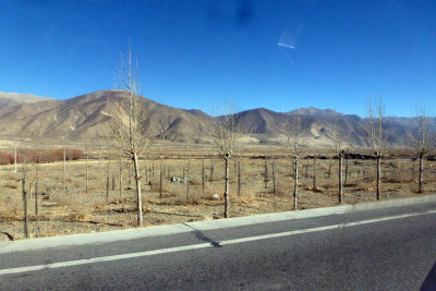 200-km drive from Shigatze to Lhasa 5