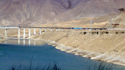 200-km drive from Shigatze to Lhasa 11