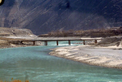 200-km drive from Shigatze to Lhasa 20
