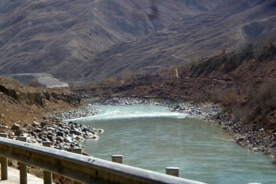 200-km drive from Shigatze to Lhasa 22