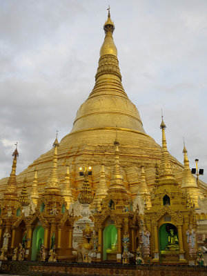 Shwedagon Pagoda  0184