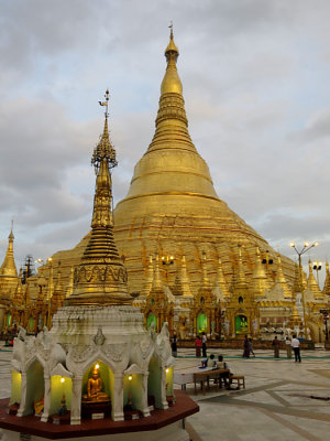 Shwedagon Pagoda 0195