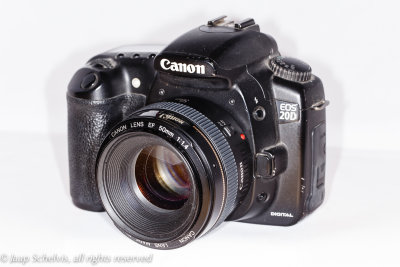 * Canon EOS 20D (2004)