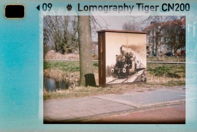 Rollei Tele Pocketline 300  /  Electricity box steam engine