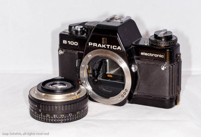 Praktica B100