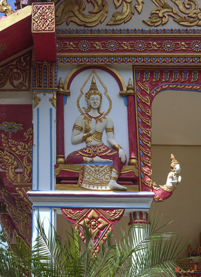 Wat Sawang Arom Figure on Wihan Gable (DTHP386)