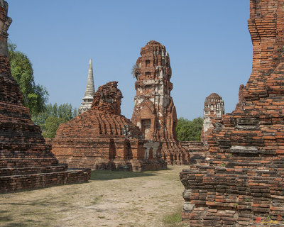 Wat Mahathat Prangs and Chedi (DTHA0231)