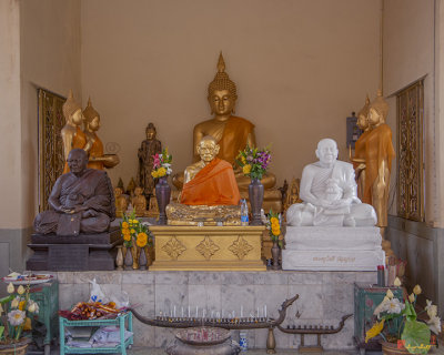 Wat Suwan Khiri Wong Buddha and Monk Statues in Wihan (DTHP0443)