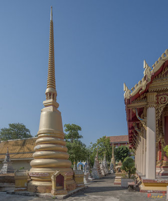 Wat Ruak Phra Ubosot Grand Chedi and Memorial Chedi (DTHSP0133)