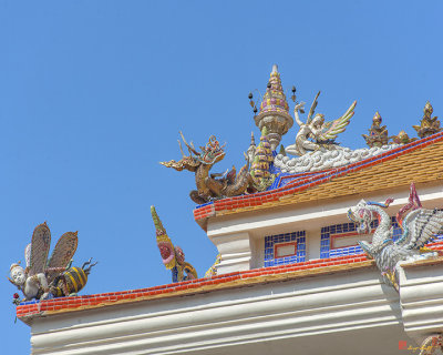Wat Pariwas Ubosot Roof Figures (DTHB1940)