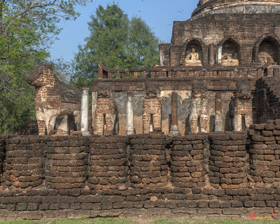 Wat Chang Lom Lion Figures on Main Chedi (DTHST0124)