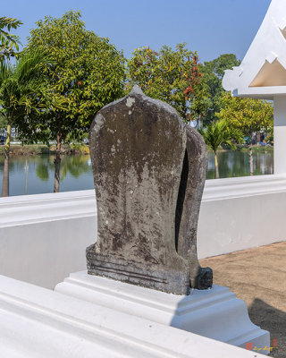 Wat Traphang Thong Lang Phra Ubosot Boundary Stones (DTHST0170)
