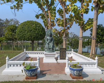 Wat Traphang Thong Lang Buddha Shrine (DTHST0172)