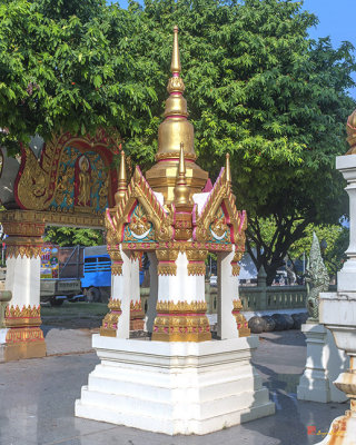 Wat Ratcha Thanee Phra Ubosot Boundary Stone Shrine (DTHST0220)