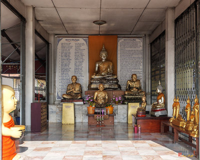 Wat Woranat Bonphot Kao Kob Buddha and Monk Image Shrine (DTHNS0040)