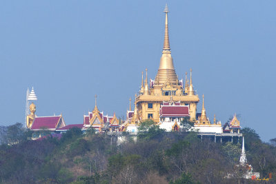 Wat Khiriwong or Wat Khiriwong Khao Daowadueng