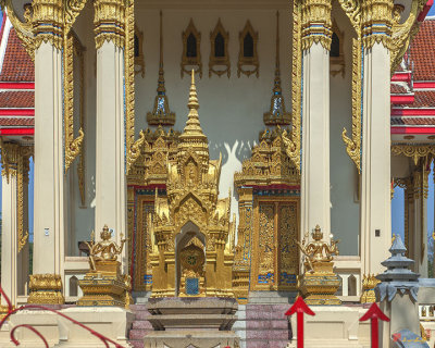Wat Phrom Chariyawat Phra Ubosot Entrance (DTHNS0118)
