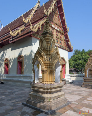 Wat Phrom Chariyawat Original Ubosot Boundary Stone (DTHNS0133)