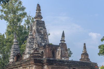 Wat Jed Yod Stupas on Roof of Maha Vihara Jedyod (DTHCM0905)