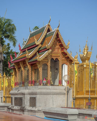 Wat Phra That Hariphunchai Phrathat Hariphunchai Chedi Buddha Shrine (DTHLU0010)