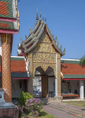 Wat Phra That Hariphunchai Gallery Gate (DTHLU0046)