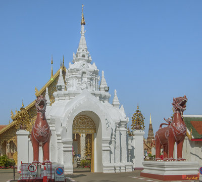Wat Phra That Hariphunchai Tha Singha (Lion) Entrance Gate  (DTHLU0049)
