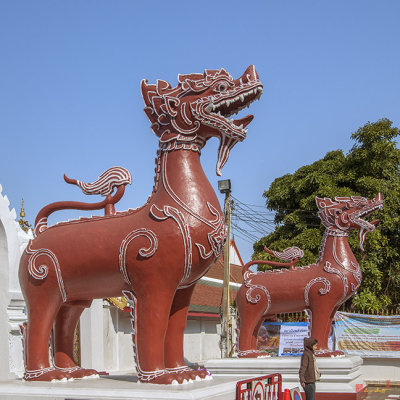 Wat Phra That Hariphunchai Tha Singha (Lion) Entrance Gate  (DTHLU0050)