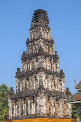 Wat Chamthewi Suwan Chedi Jungkote Buddha Niches (DTHLU0072)