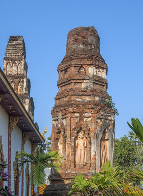 Wat Chamthewi Ratana Chedi Buddha Niches (DTHLU0075)