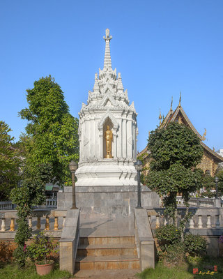 Wat Chamthewi Monk Memorial Chedi (DTHLU0089)
