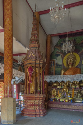 Wat Chang Rong Wihan Luang Abbot's Chair and Buddha Images (DTHLU0098)