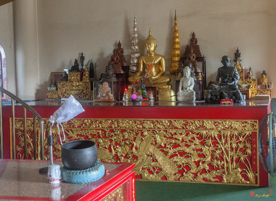 San Jao Samphothi Yan Altar of Buddha Images (DTHB2011)